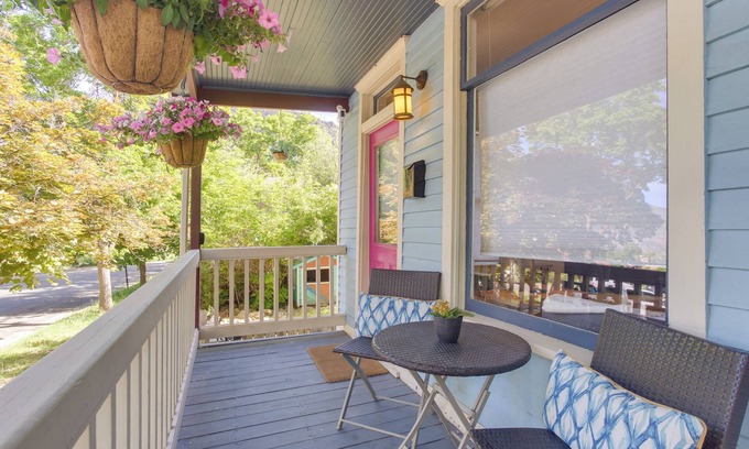 Glenwood Springs House | Charming Miner's Cottage Downtown Glenwood Springs