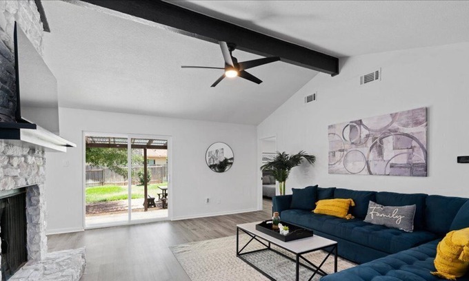 Brushy Creek House | Charming Modern Home with Open Floor Plan