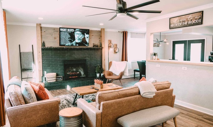 Palmer Lake House | Charming & Modern Lakefront Home - Hiking, Biking & Kayaking.