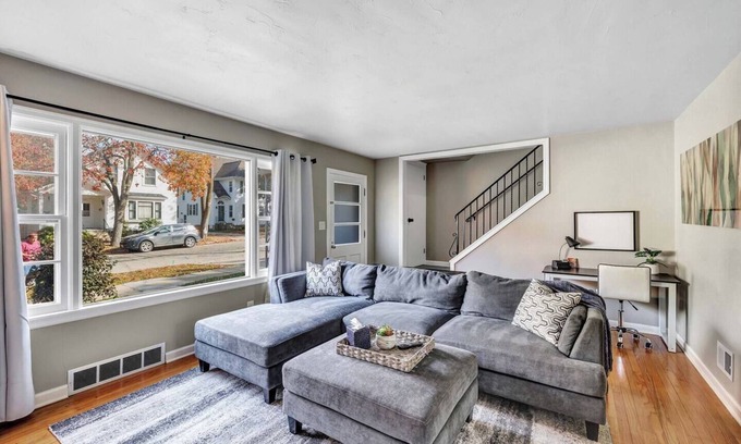Green Bay House | Charming Modern Two-bedroom Townhouse