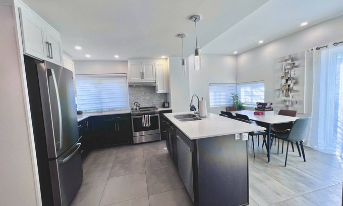 Tetreaultville House | Charming Montreal Family Haven, Near olympic stadium/15 Minutes to Downtown