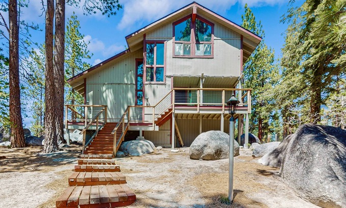 Montgomery Estates House | Charming mountain home with large deck, fire place, and full kitchen