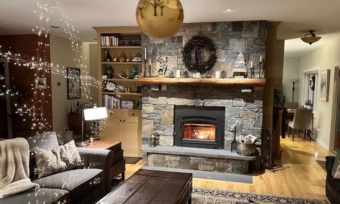 Waitsfield House | Charming mountain retreat with valley views, walk to Sugarbush Mt Ellen