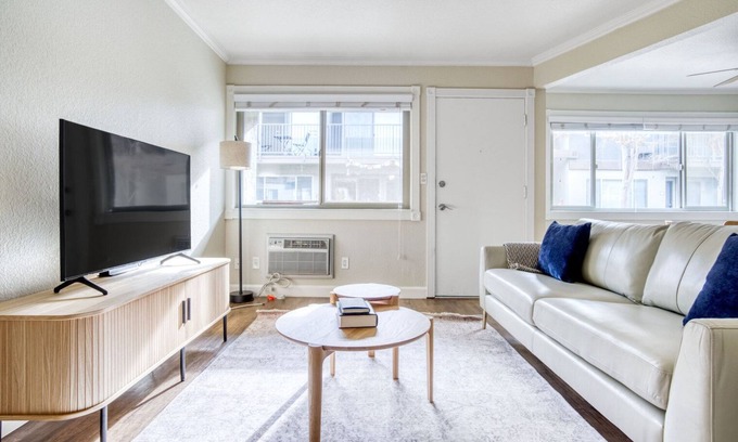 Mountain View Apartment | Charming Mountain View 2BR w/Pool & Gym, 5 min to Target, by Blueground