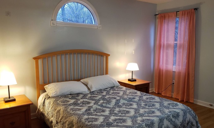 Cheshire House | Charming Mountain View Country House close to hiking trails waterfall