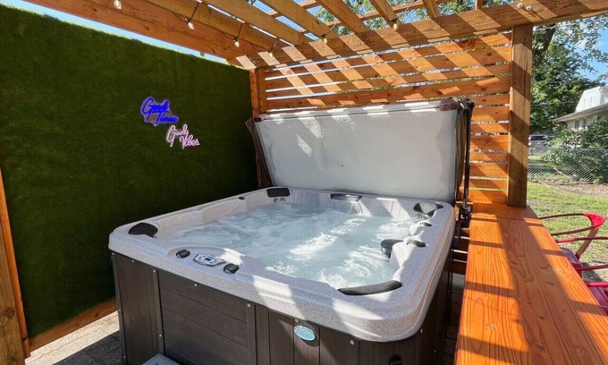 Richfield House | Charming Mpls Escape - Sleeps 14