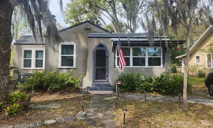 Mount Dora House | Charming Mt Dora 2 Bedroom House - 1 mile from Historic Downtown!