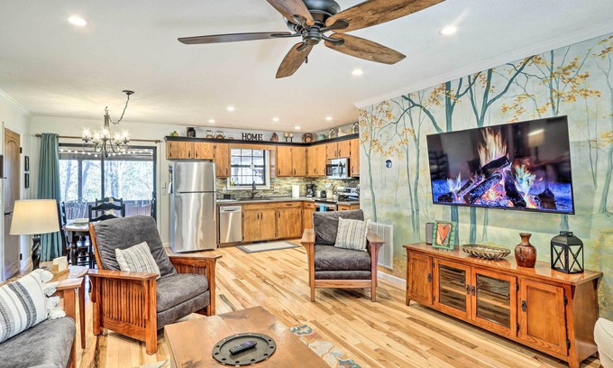 Murphy House | Charming Murphy Escape w/Fire Pit & Hot Tub!
