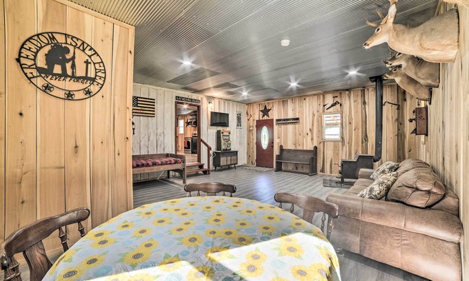 New Concord Cabin | Charming New Concord Cabin on 50-Acre Farm!