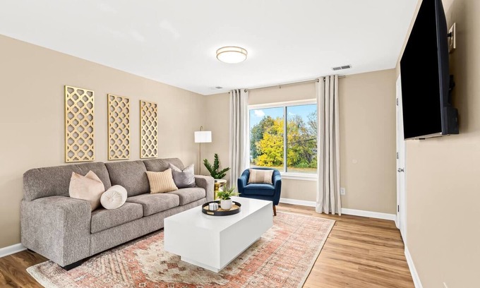 Roseville Apartment | Charming New Unit in the Heart of Roseville