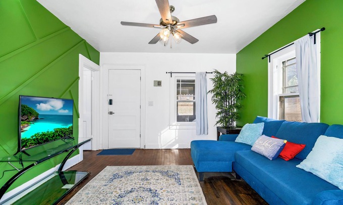 Rosedale House | Charming newly Renovated, Pet friendly, Wi-Fi, close to Union Station/Plaza area