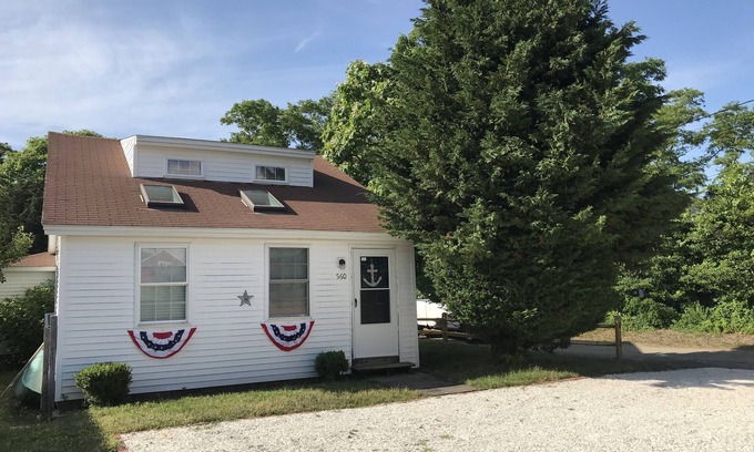 West Dennis House | Charming newly renovated cottage, Water access on grand cove.