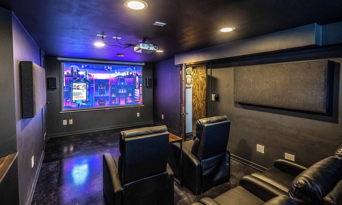 Waite Park House | Charming Nordeast Home w/Movie Theatre + Office!