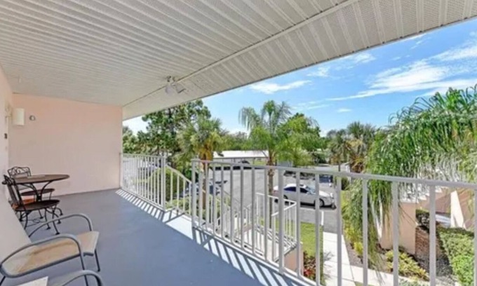 Englewood Condo | Charming Old Florida Condo….Minutes to World Famous Beaches