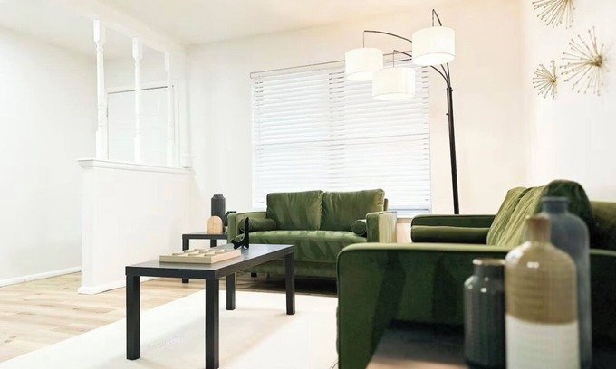Lawton House | Charming Olive Home 3-bedroom house with AC, fitness room, WiFi in lovely Lawton