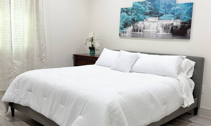 Eagle Pass Apartment | Charming one-bedroom 1.5-bath guesthouse with fully equipped kitchen in Glendale