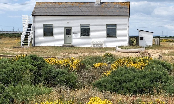 Dungeness Cottage | Charming original fisherman’s cottage on Dungeness Beach