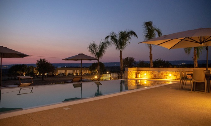 Scicli Apartment | Charming outbuilding with swimming pool in a private villa