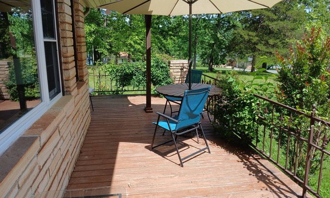 Horseshoe Bend Cottage | Charming Ozark cottage in tranquil Horseshoe Bend with lake view, AC & WiFi