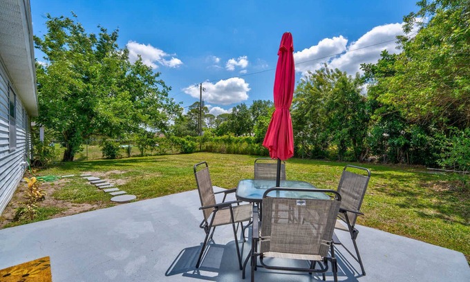 Palm Bay House | Charming Palm Bay Retreat with Garden