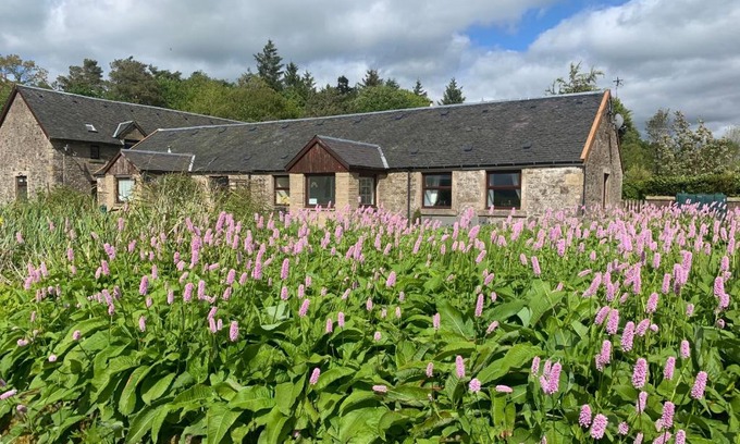 Biggar House | Charming Parlour Cottage at Tinto Retreats near Biggar
