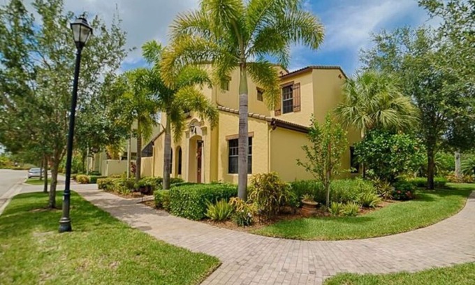Biggar House | Charming Paseo Casita with 2Bed + Loft, 2.5 Bath in Award Winning Resort