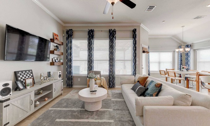 Pflugerville House | Charming Peachtree Place: Your Ideal Getaway in Pflugerville Awaits! #41727