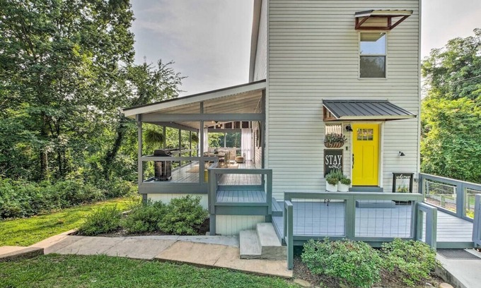 North Chattanooga House | Charming Pet-Friendly Chattanooga Home, 3 Mi to Dtwn!