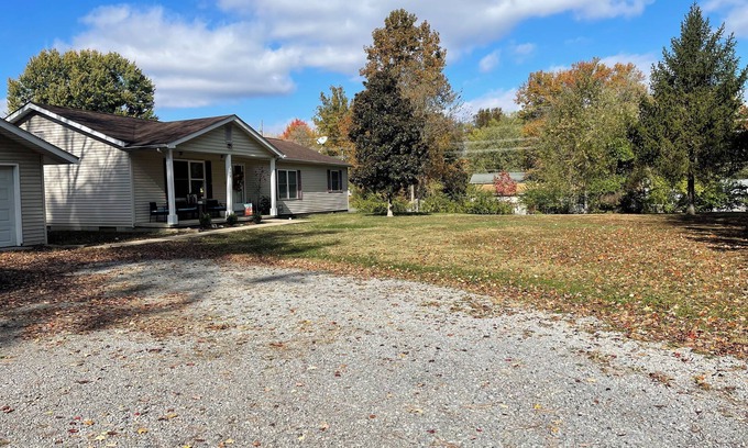 Energy House | Charming pet friendly 3-bedroom 2 Bath house with WiFi, AC in fabulous Energy.