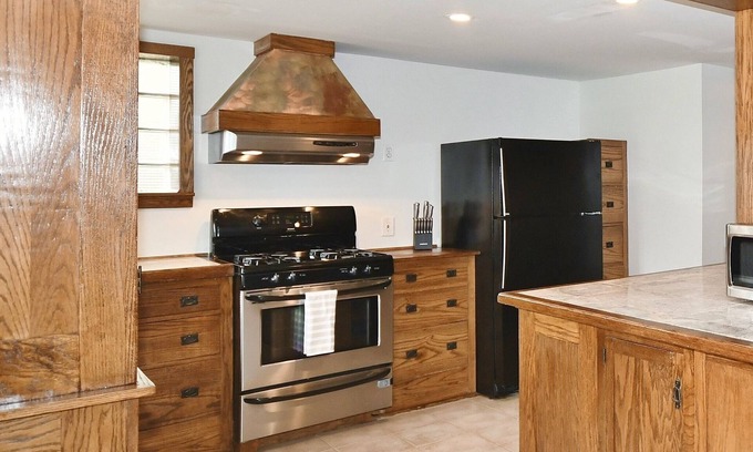 Brookline House | Charming Pittsburgh Home| 2 Full Baths| Parking
