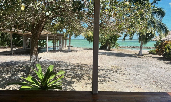 Corozal District House | Charming Private Beachfront 2-bedroom house near Copper Bank with WiFi, AC
