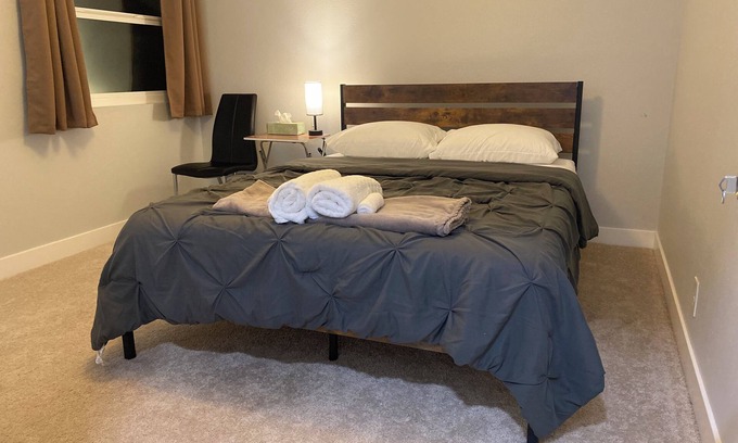 Los Angeles House | Charming private bedroom only/shared bathroom in LA