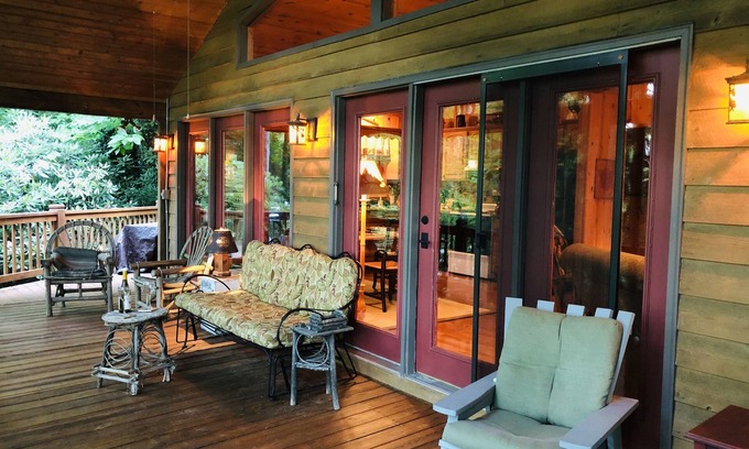 Mirror Lake Cabin | Charming Private Getaway Nestled in Trees; Close to Town!