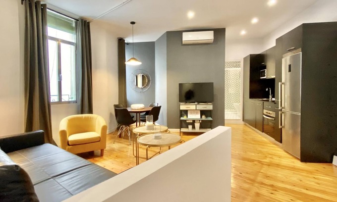 Las Acacias Apartment | Charming Puerta de Toledo III - In the city center