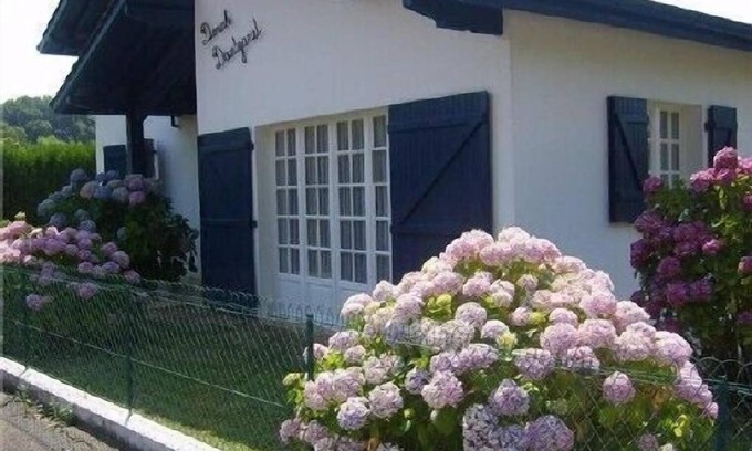 Cambo-les-Bains Apartment | Charming quiet apartment in Villa with garden