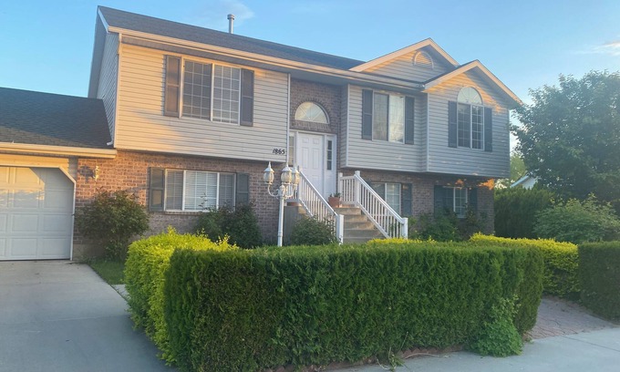 Orem North Apartment | Charming , quiet apartment in Orem/vineyard area. 2 bedrooms, shared bathroom.