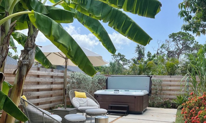 Rotonda West House | Charming, quiet, close to island beaches, jacuzzi, private back yard, near parks