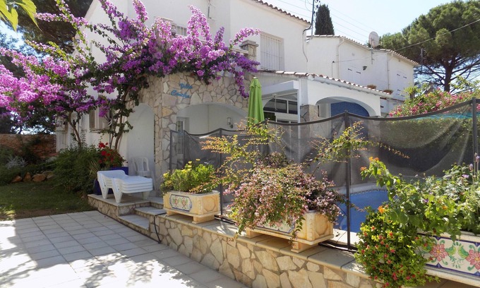L'Escala House | Charming, quiet, comfortable villa with swimming pool, 600 meters from the beach