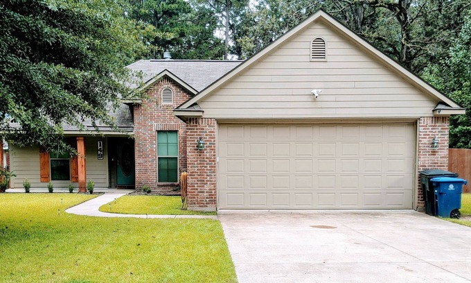 Shreveport House | Charming, Quiet, South Shreveport Retreat King Bed
