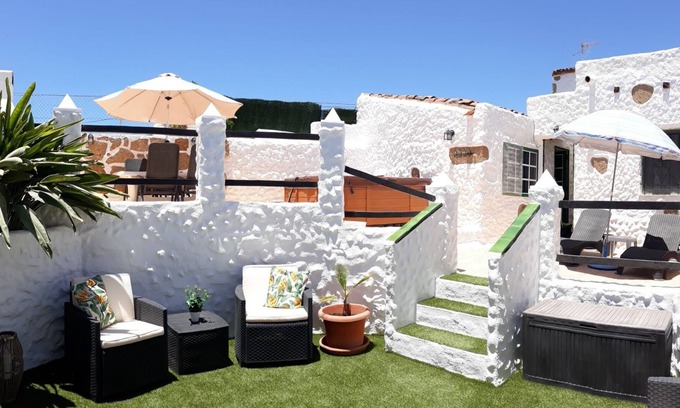 El Rincon House | Charming rural Canarian house with private hot tub, BBQ & chillout area.Sleeps 3