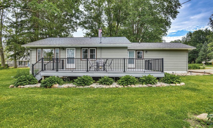 Reading House | Charming Reading Home w/Lake Views & Private Dock