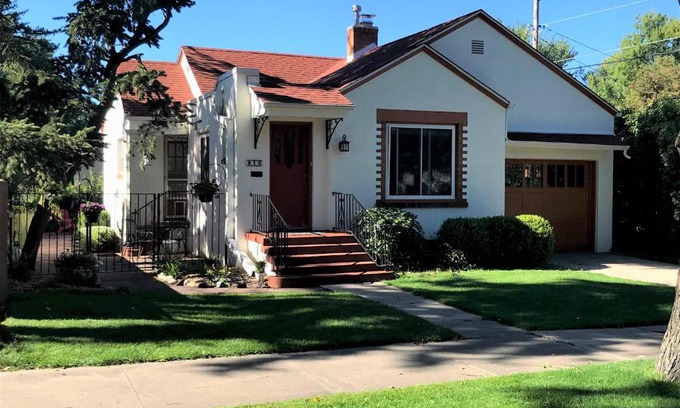 Central Colorado Springs House | Charming remodeled golf course area home