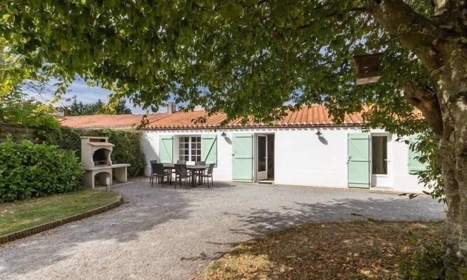 Villeneuve-en-Retz Cottage | Charming Renovated Farmhouse with Large Garden Near Beaches and Pornic