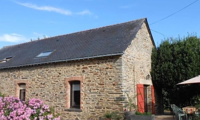 Guemene-Penfao Cottage | Charming Renovated Farmhouse with Private Garden, Wi-Fi, Bikes, and Family Amenities