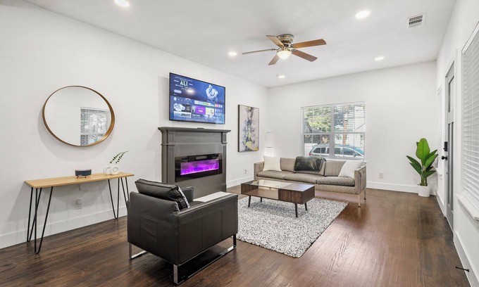 Dallas House | Charming renovated 1bed/1bath duplex in Oaklawn/Uptown Dallas TX
