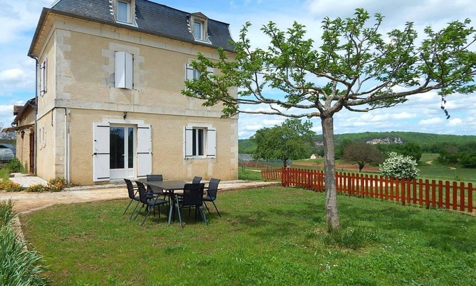 Campagne Cottage | Charming Renovated Farmhouse with Garden & Modern Amenities in Peaceful Hamlet