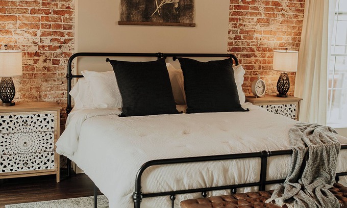 Hermann House | Charming renovated guesthaus in the heart of Historic Hermann.