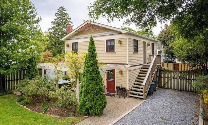 Eastport House | Charming Rental in the Heart of Annapolis