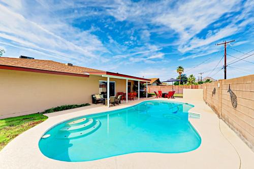 Scottsdale Country Acres House | Charming Retro Gem