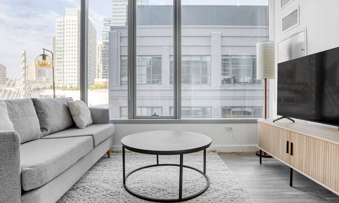 South Beach Apartment | Charming Rincon Hill 1BR w/W/D, Gym & Pool, near Tech HQs, by Blueground